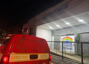 Homem que ficou ferido após cair de teto de igreja em João Pessoa segue internado em hospital